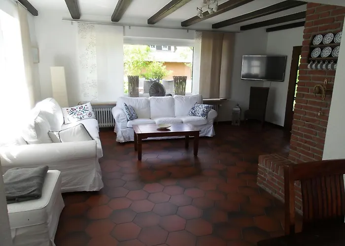 Haus Poehlde بيت للعطل